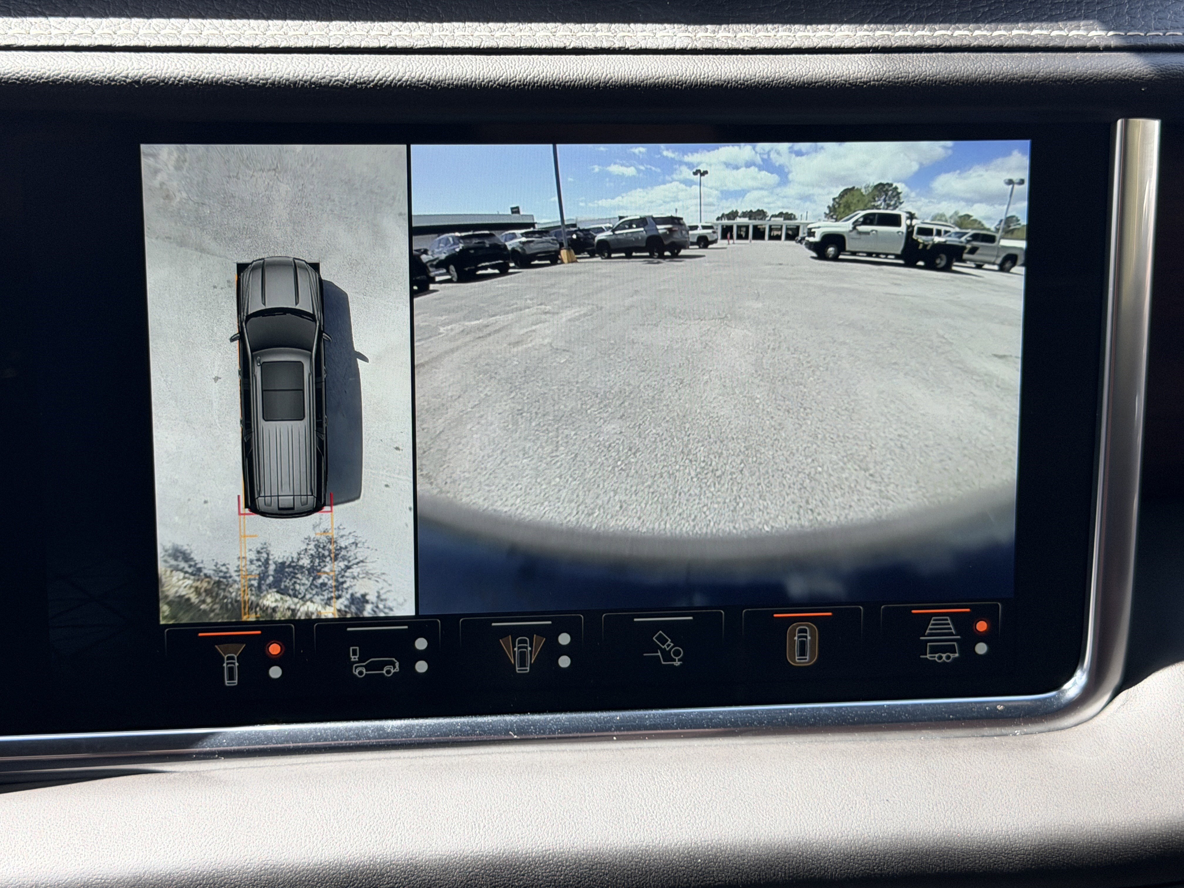 Used 2023 GMC Yukon Denali Ultimate AWD/4WD image 39