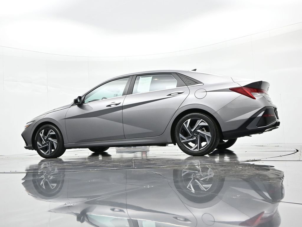 Used 2024 Hyundai Elantra Limited image 30