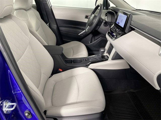 Used 2025 Toyota Corolla Cross LE image 11
