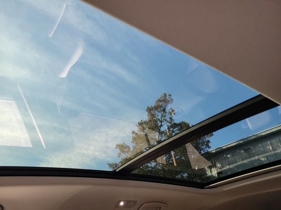 Used 2021 Volkswagen Atlas SEL R-Line image 24