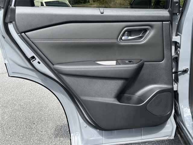 New 2025 Nissan Rogue Platinum w/ Platinum Premium Package image 17