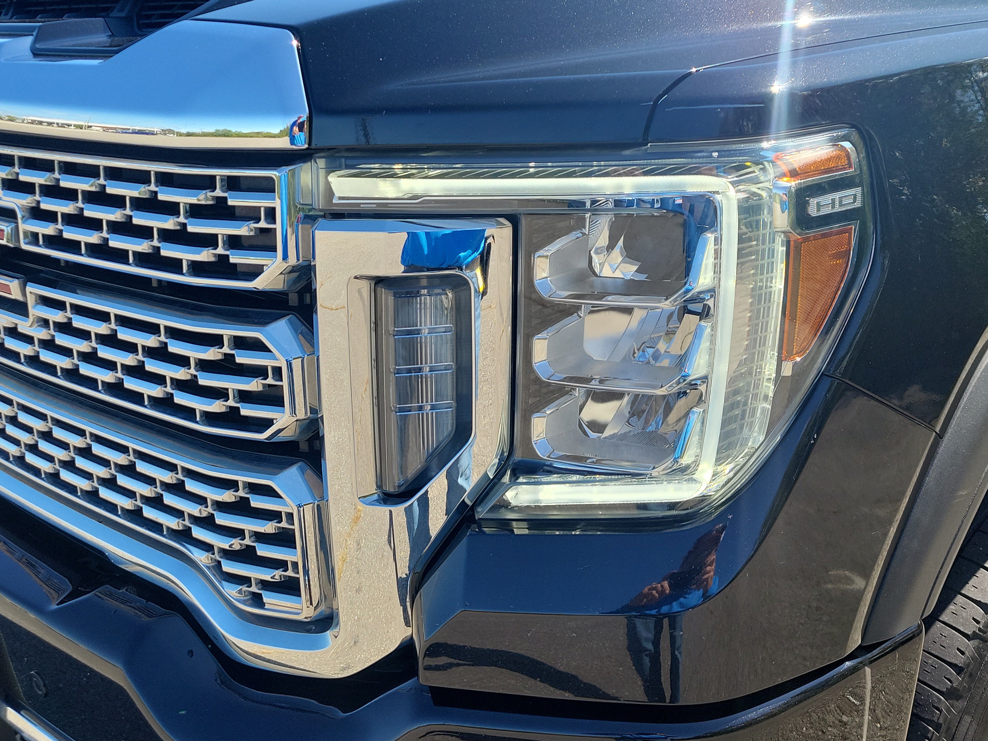 Used 2021 GMC Sierra 3500 Denali w/ Denali Black Diamond Edition AWD/4WD image 9