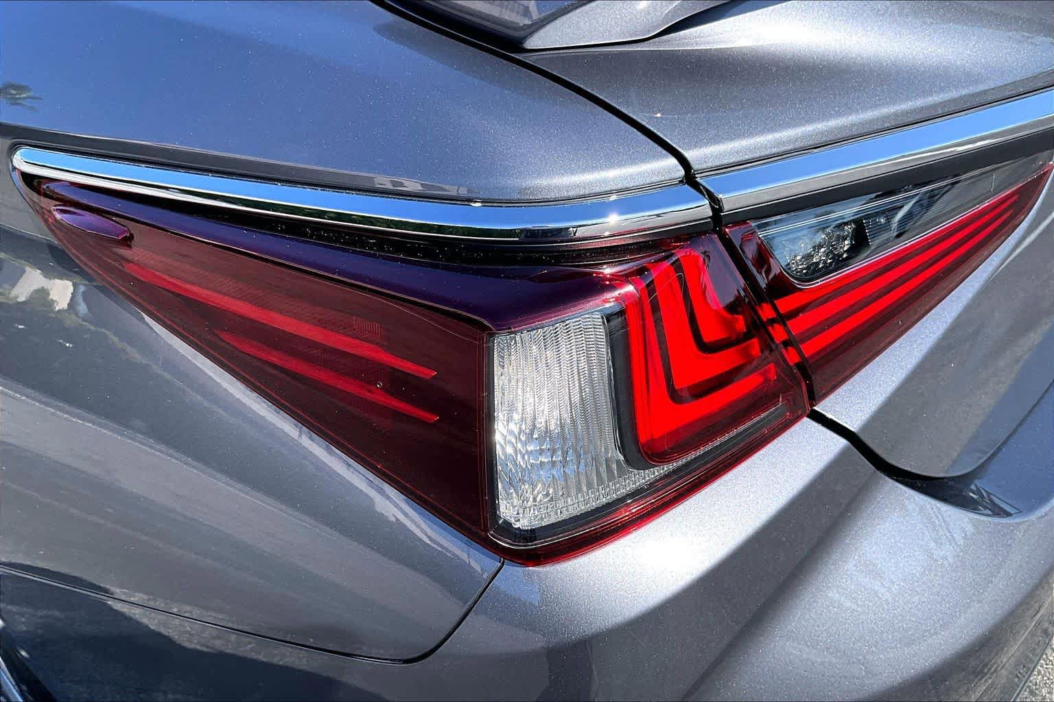 Used 2021 Lexus ES 300h w/ Premium Package FWD image 27