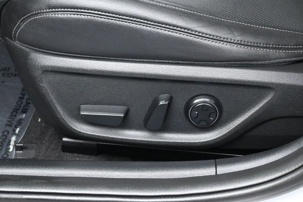 Used 2019 Genesis G70 2.0T Advanced RWD image 12