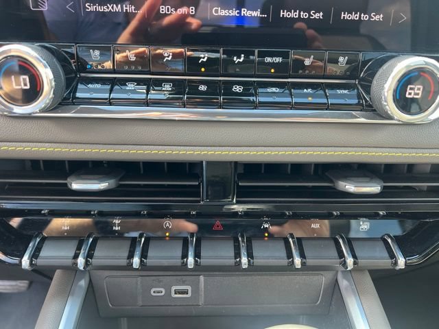 Used 2024 Chevrolet Colorado ZR2 w/ ZR2 Convenience Package III AWD/4WD image 31