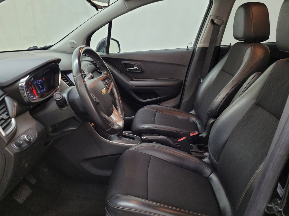 Used 2020 Chevrolet Trax LT w/ LT Convenience Package AWD/4WD image 17