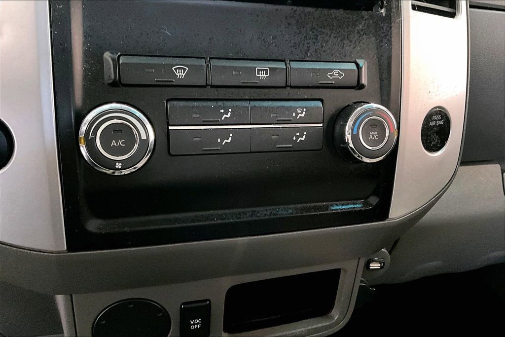 Used 2010 Nissan Frontier SE image 14