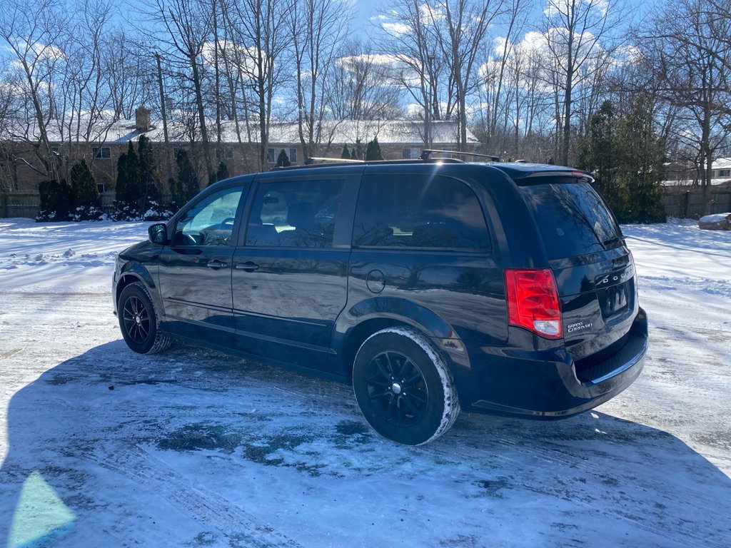 Used 2016 Dodge Grand Caravan R/T image 3