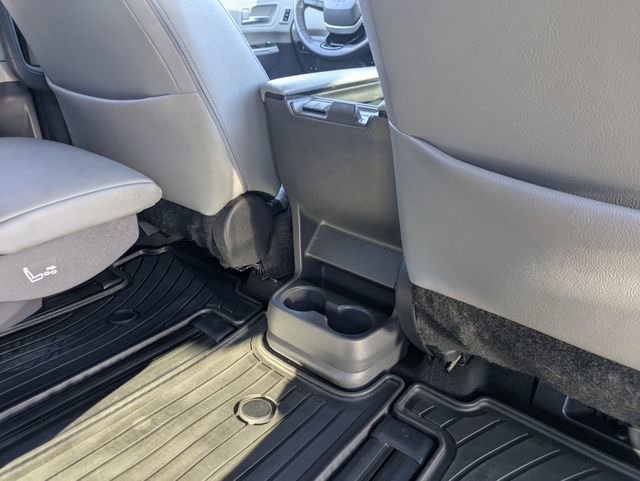 Used 2023 Toyota Sienna Limited image 32