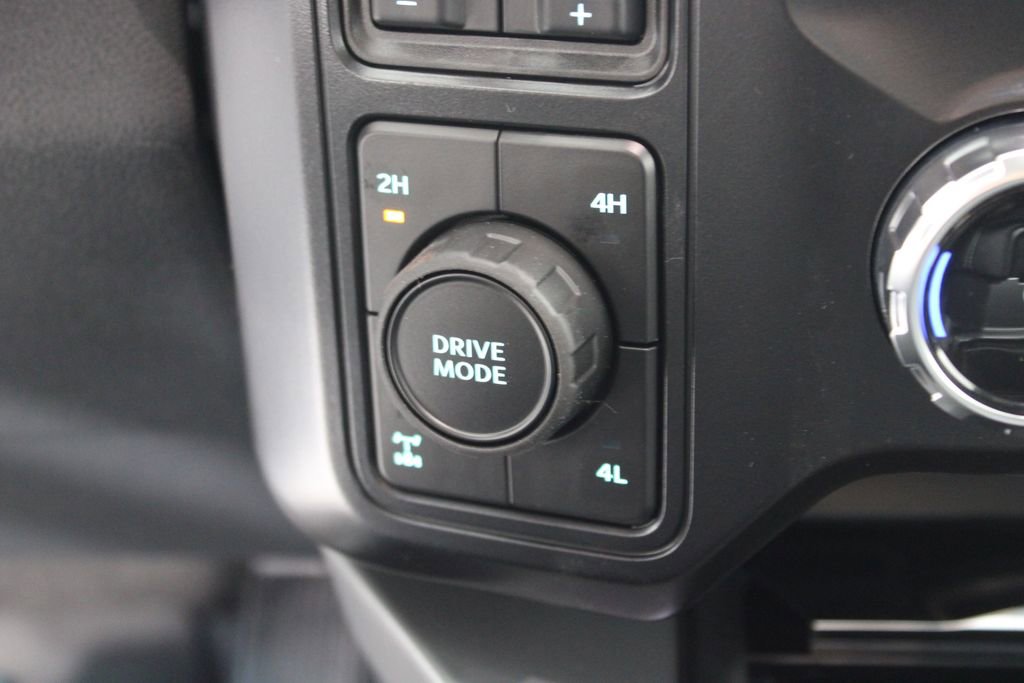 New 2026 Ford F250 Lariat w/ Black Appearance Package image 46