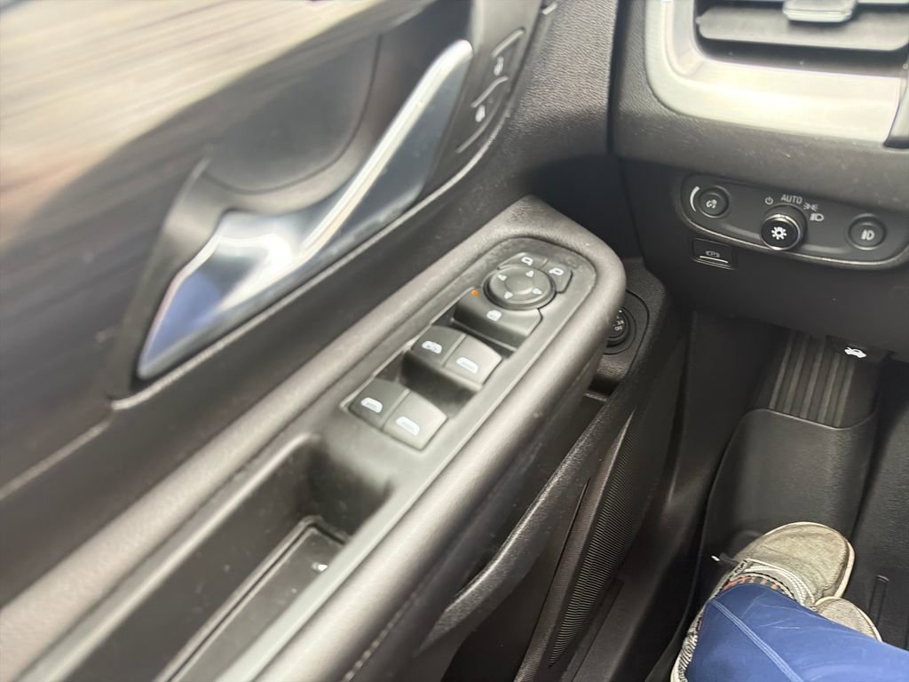 Used 2022 GMC Terrain SLT AWD/4WD image 13