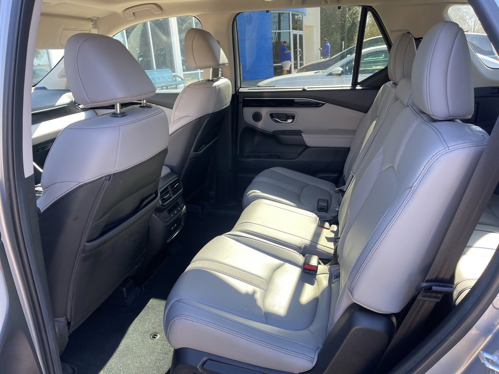 Used 2023 Honda Pilot Touring image 9