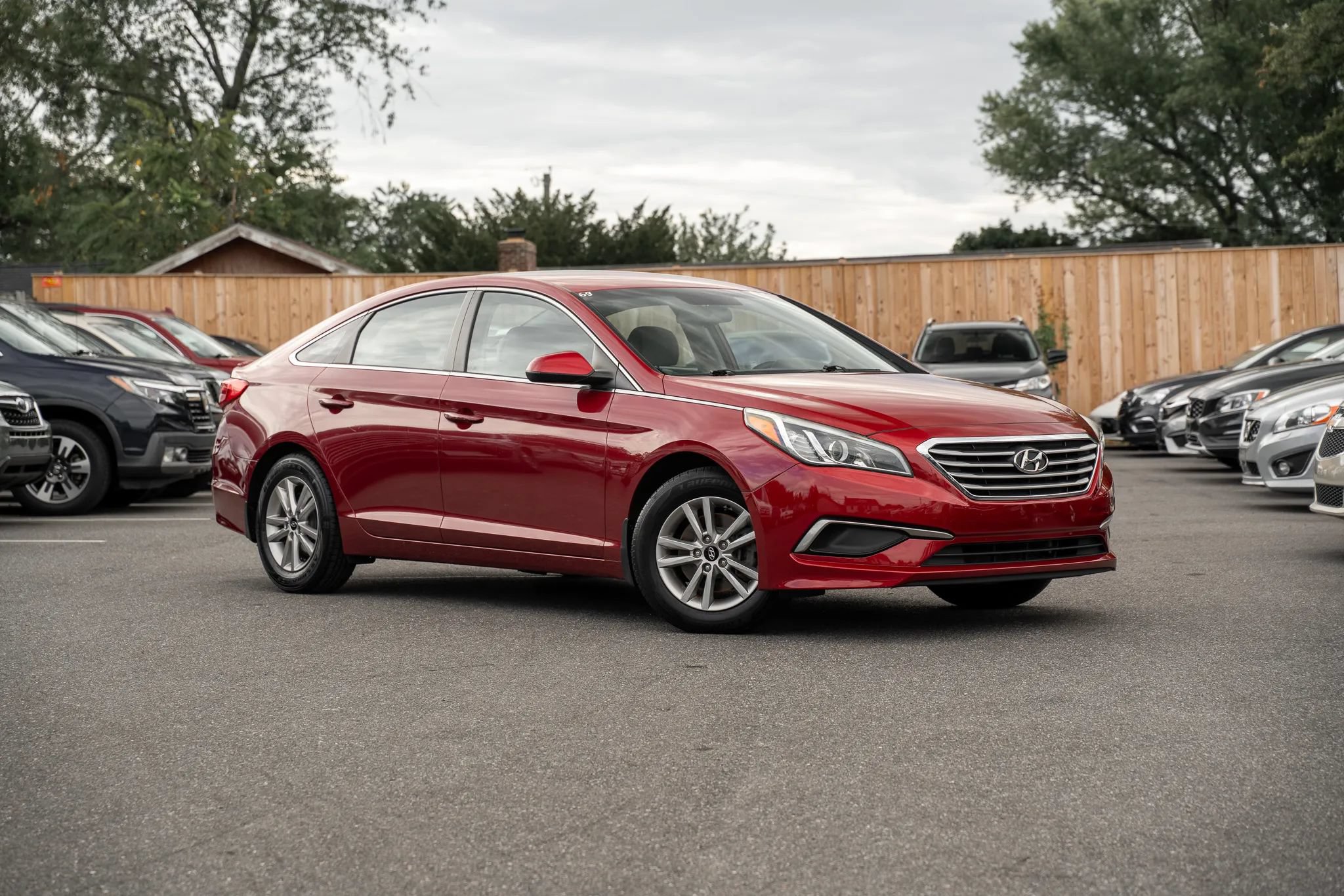 Used 2016 Hyundai Sonata SE w/ Cargo Package FWD image 1