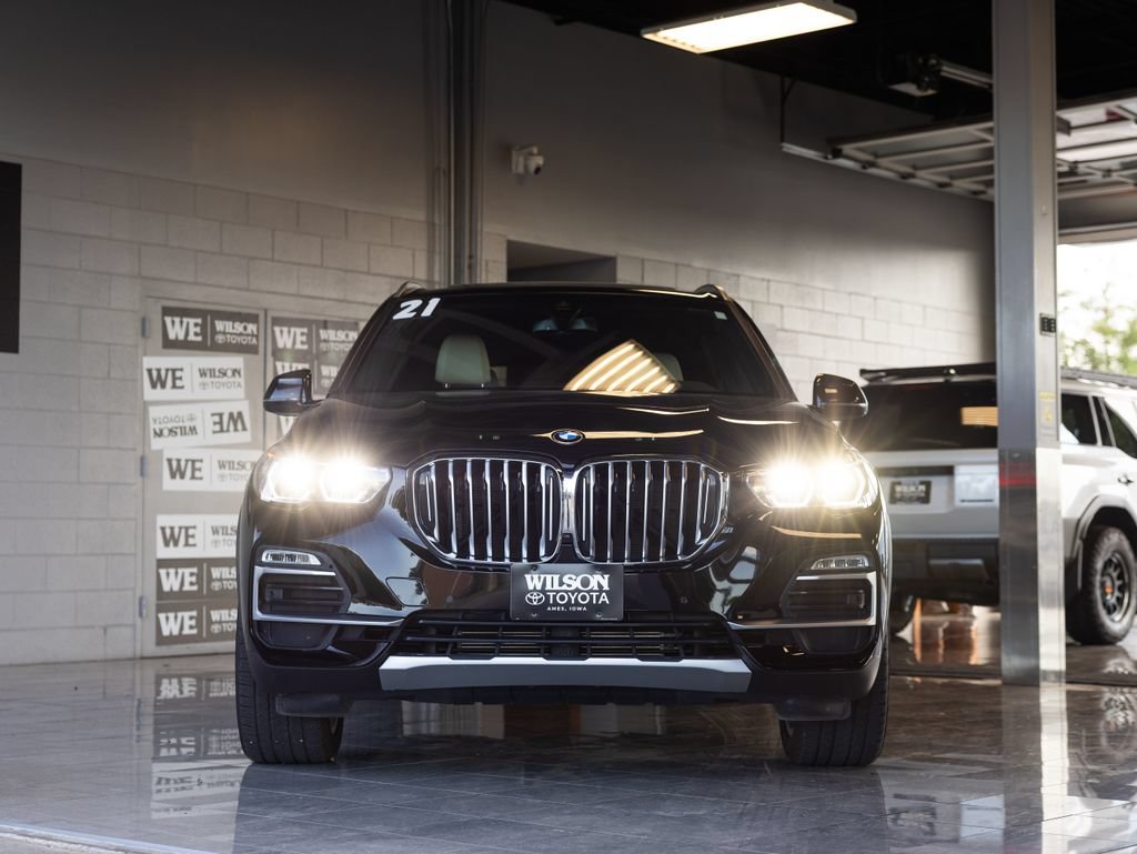 Used 2021 BMW X5 xDrive40i w/ Executive Package 3 AWD/4WD image 3