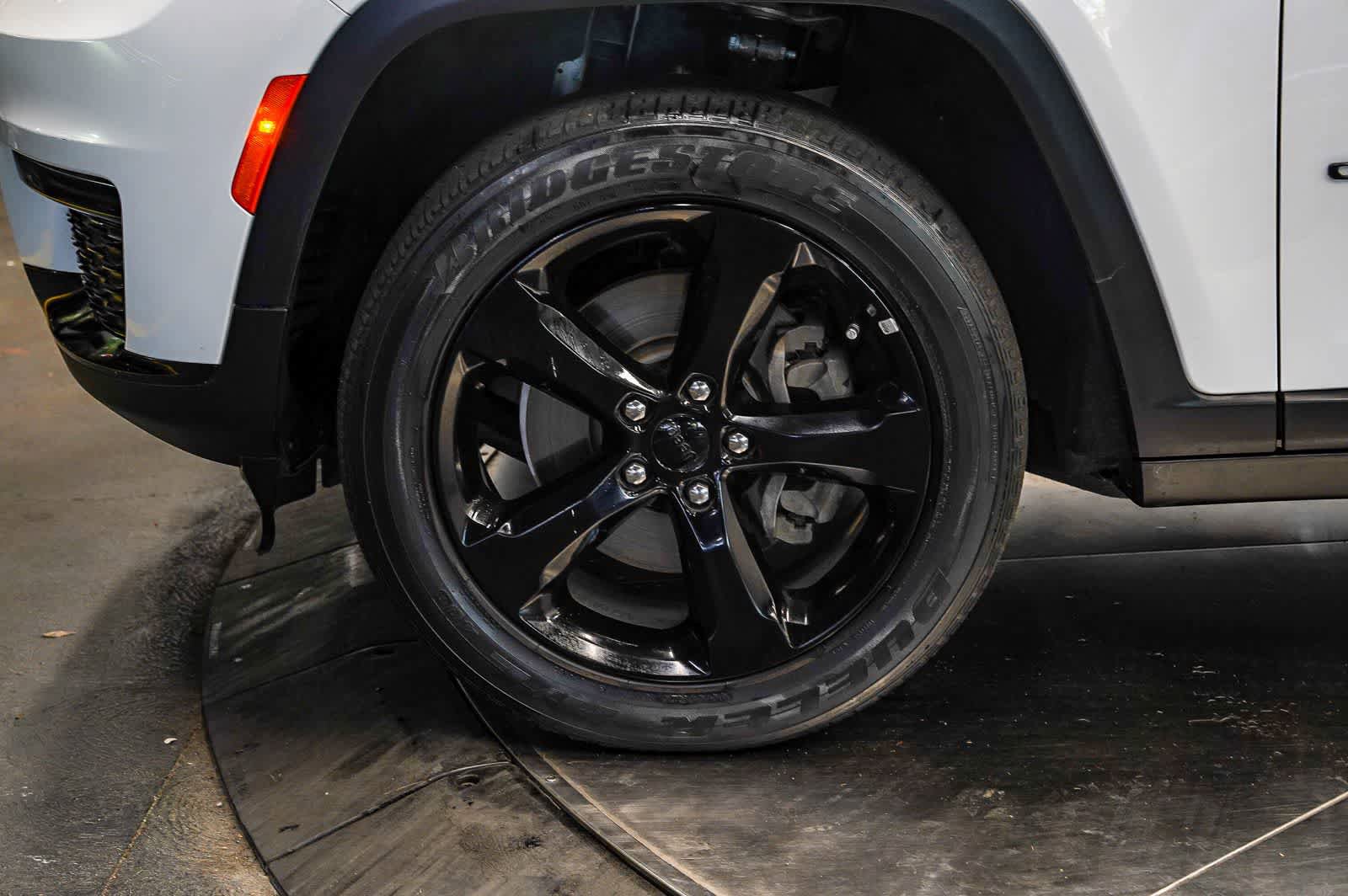 Used 2021 Jeep Grand Cherokee L Laredo AWD/4WD image 9