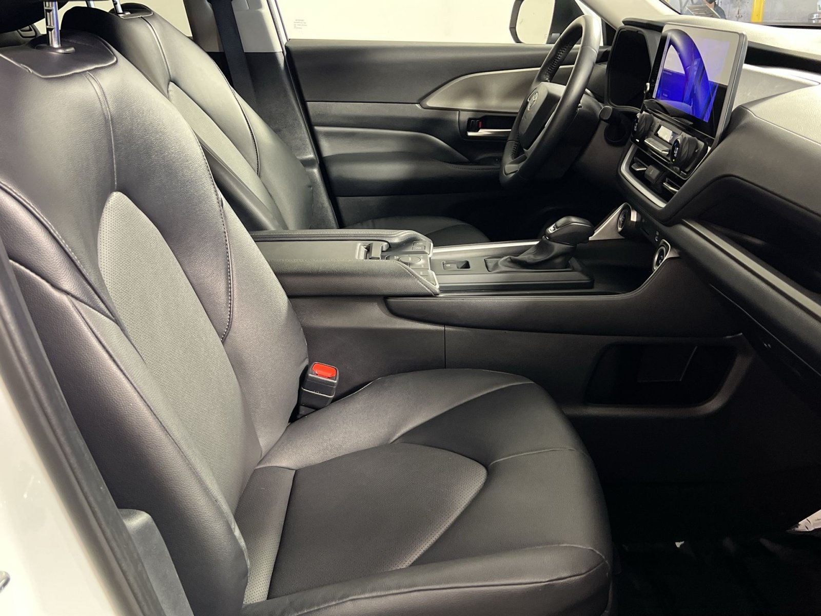 Used 2025 Toyota Grand Highlander AWD image 29