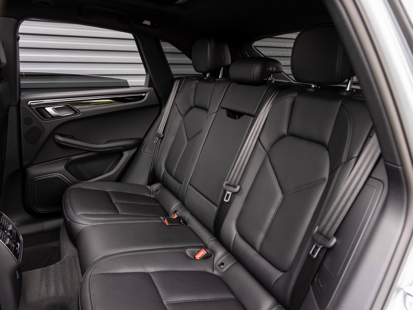 Certified 2025 Porsche Macan image 27