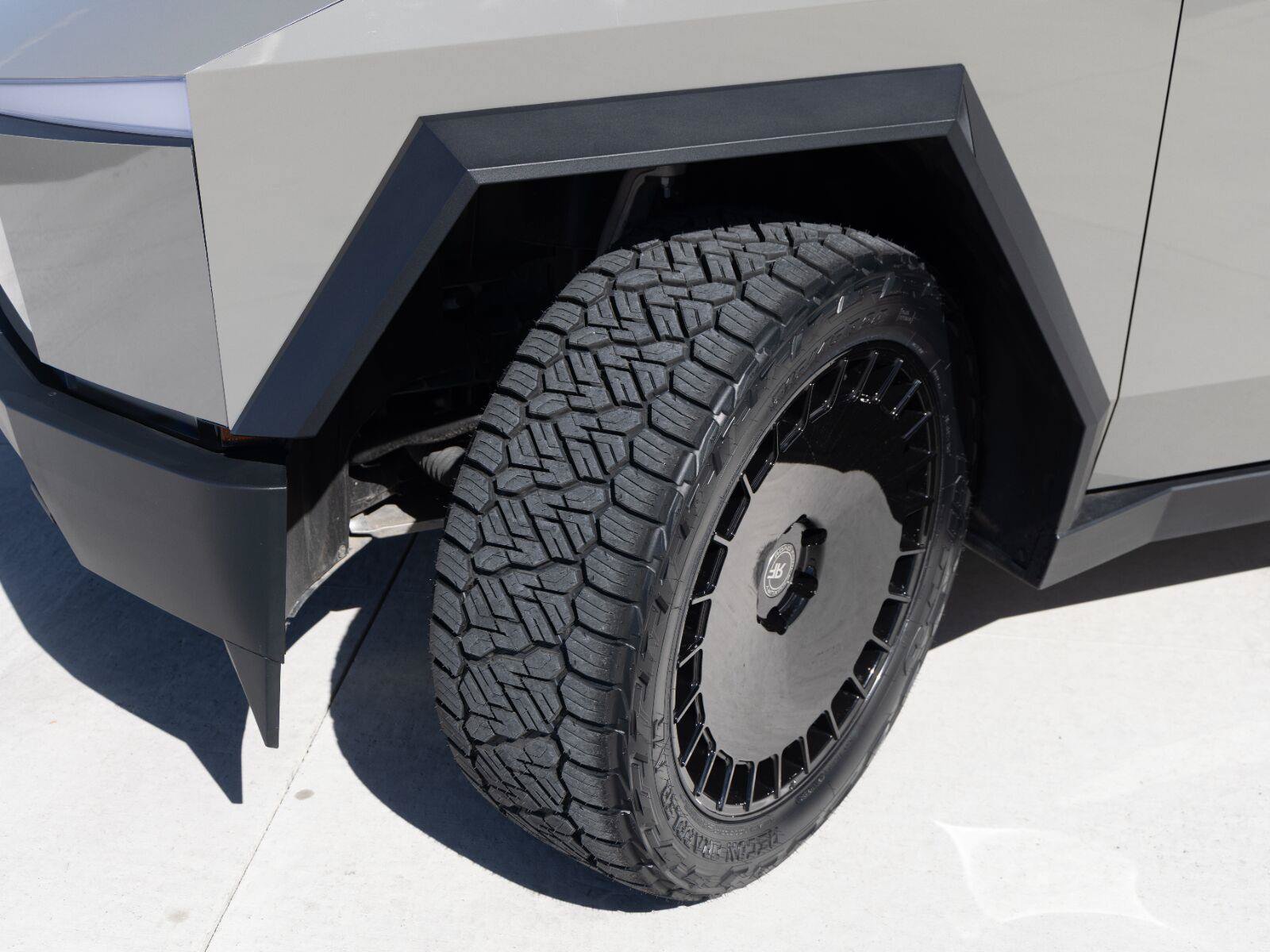 Used 2024 Tesla Cybertruck Cyberbeast AWD/4WD image 9