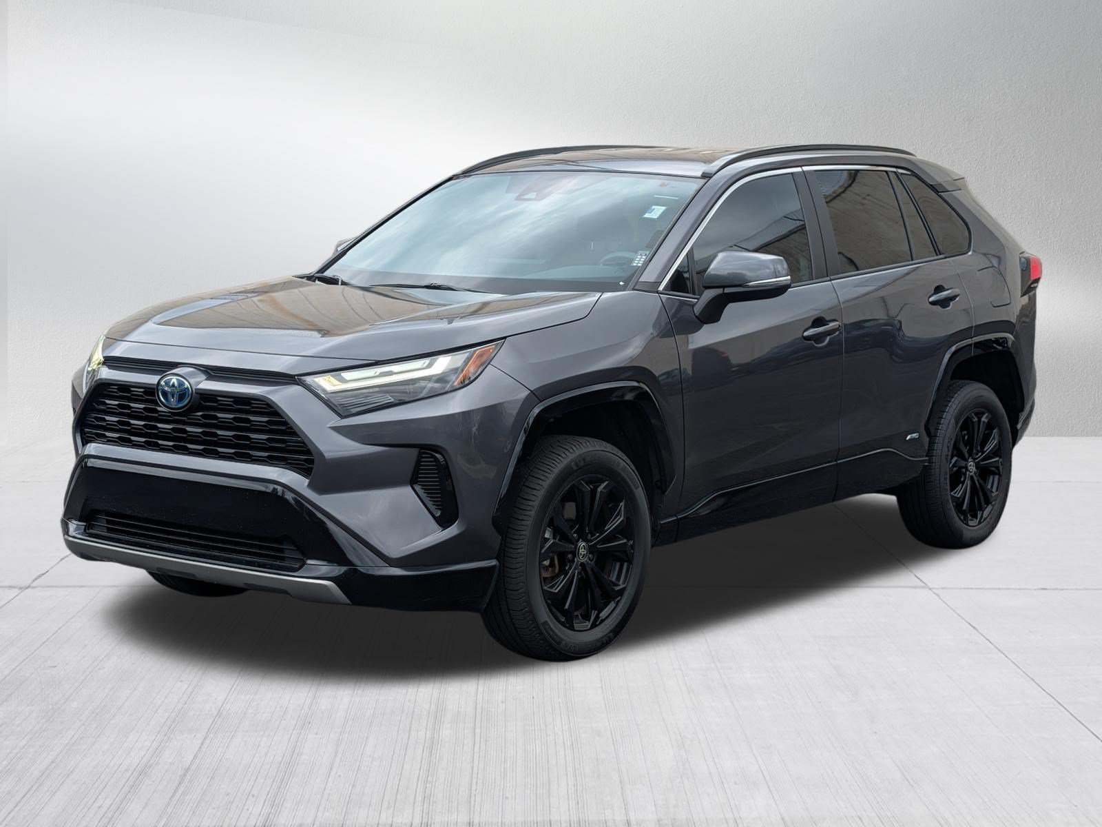 Used 2022 Toyota RAV4 SE AWD/4WD image 3