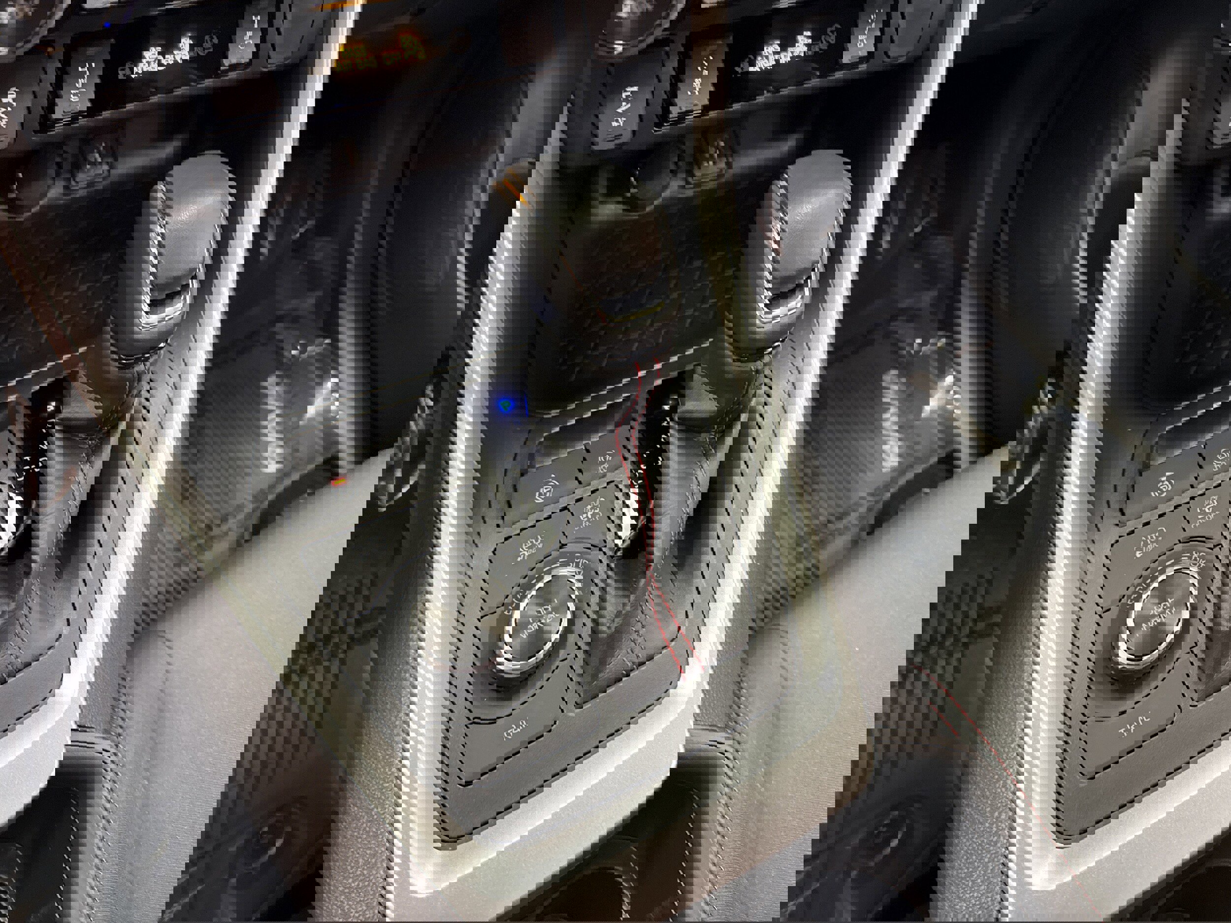 Used 2024 Toyota RAV4 SE w/ Weather & Moonroof Package image 33