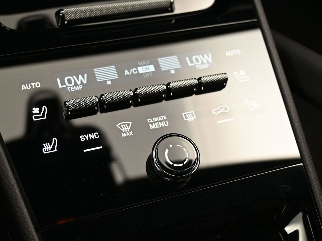 Certified 2025 Porsche Cayenne AWD/4WD image 12