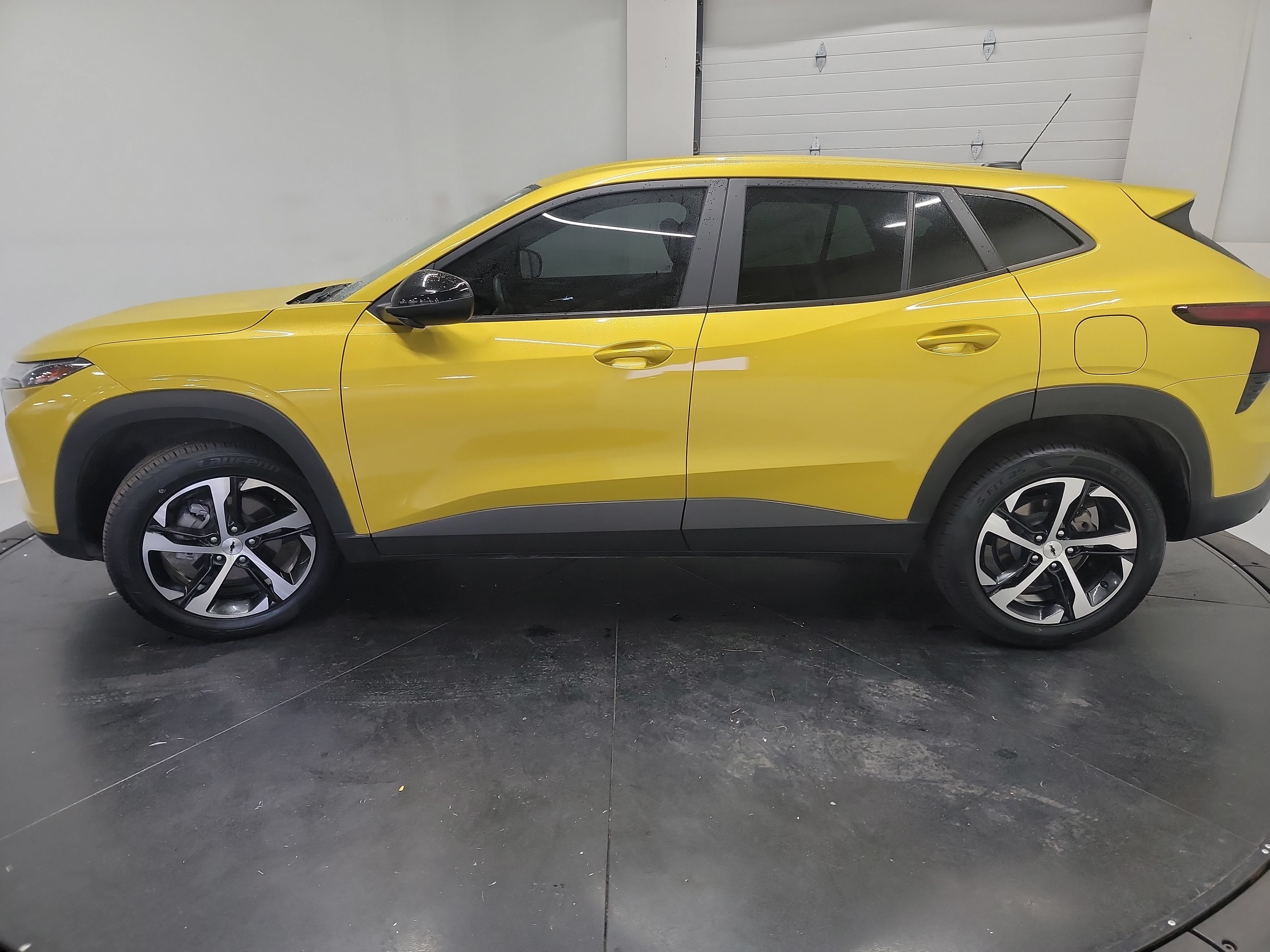 Used 2024 Chevrolet Trax RS w/ Driver Confidence Package FWD image 4