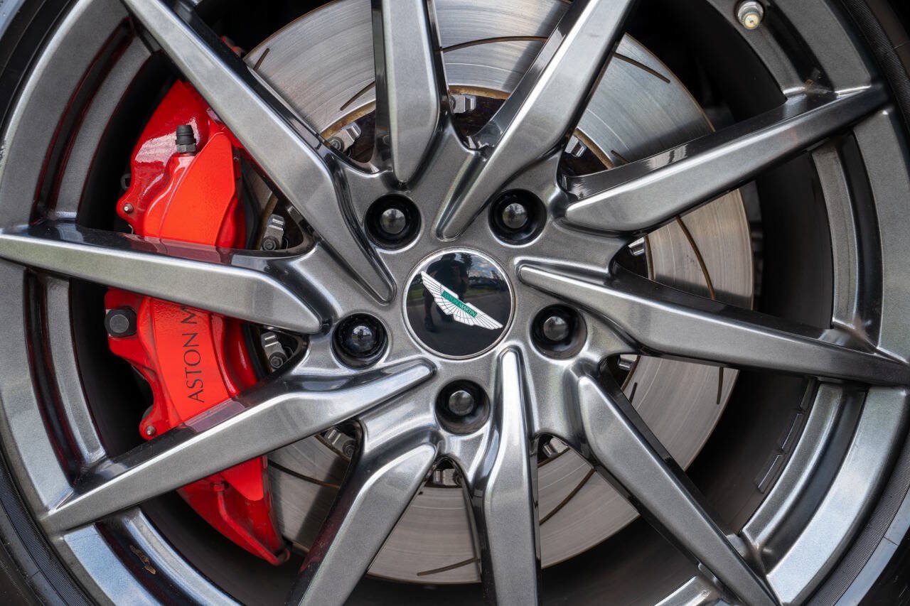Used 2020 Aston Martin V8 Vantage Coupe RWD image 19