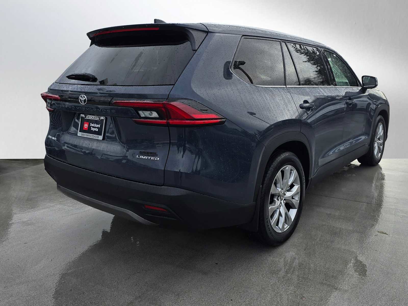 Used 2025 Toyota Grand Highlander Limited image 3