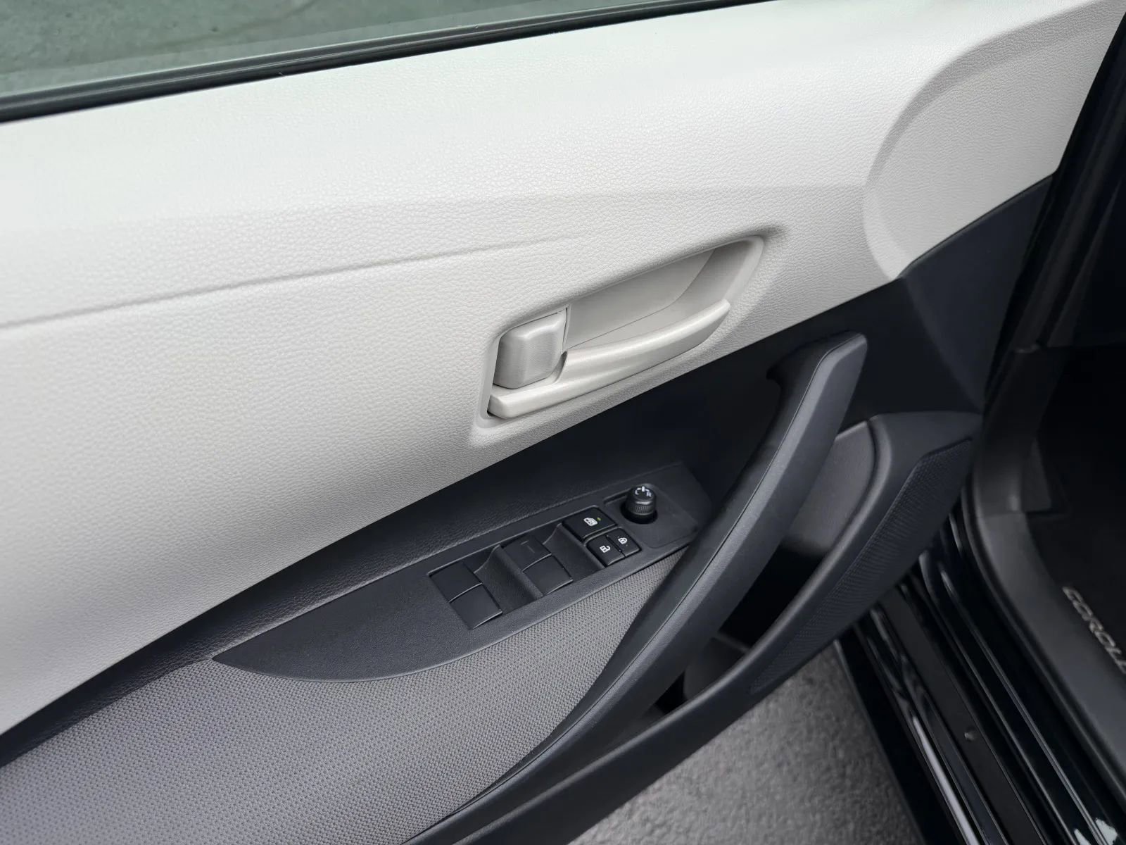 Used 2024 Toyota Corolla LE image 26