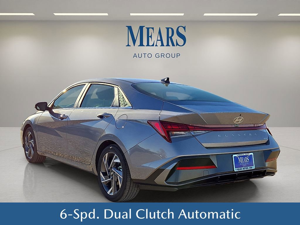 Used 2025 Hyundai Elantra Limited image 4