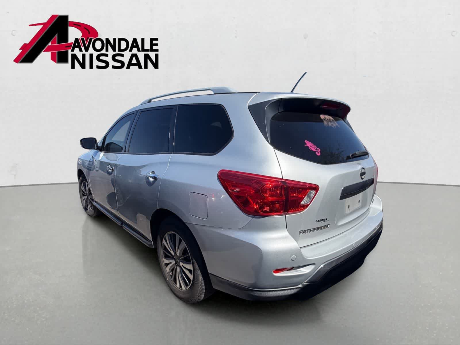 Used 2018 Nissan Pathfinder SV FWD image 2