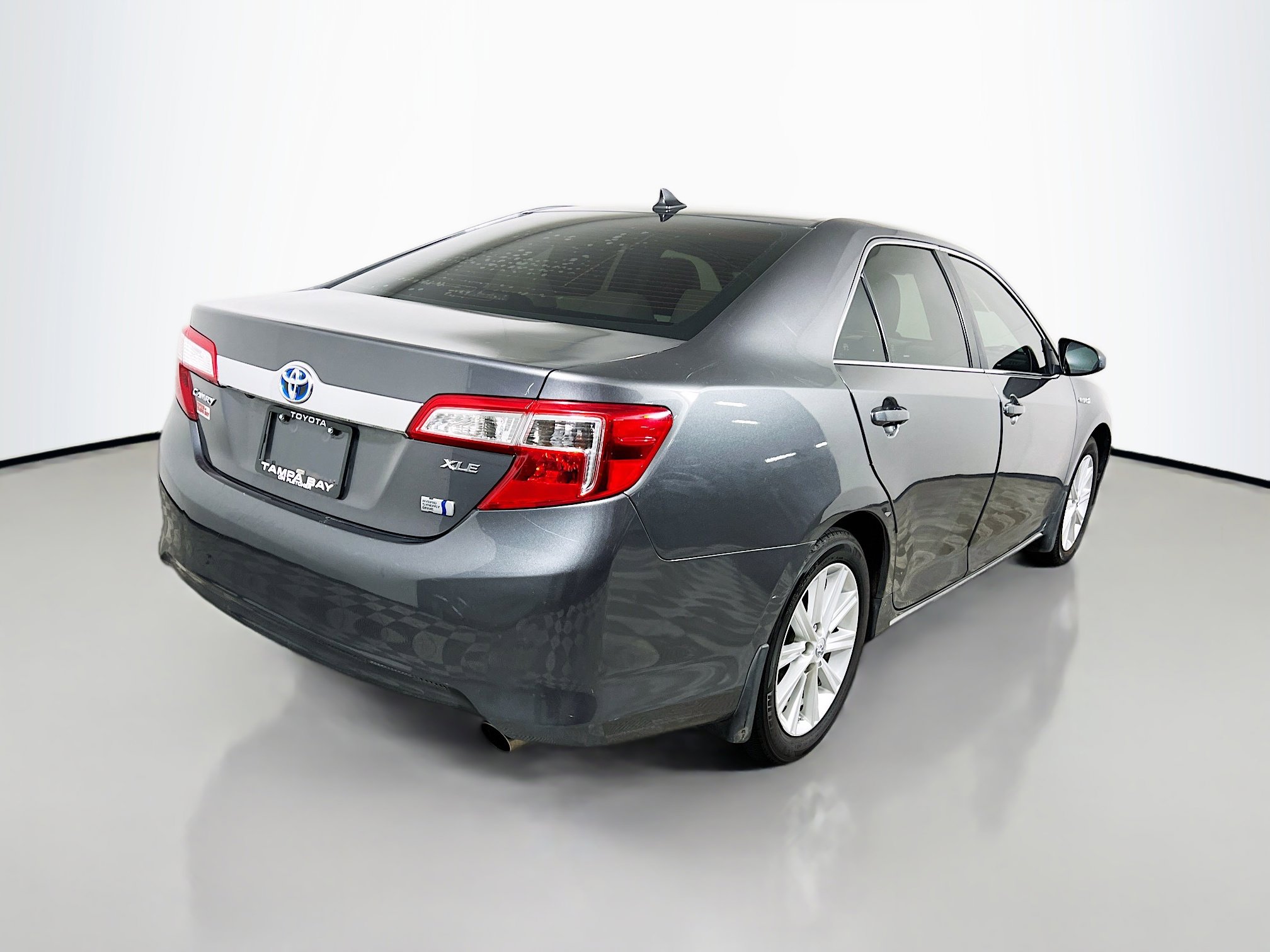 Used 2014 Toyota Camry XLE w/ Leather Package FWD image 4