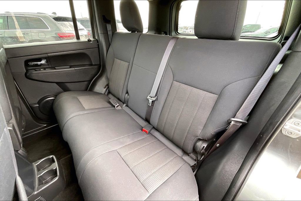Used 2012 Jeep Liberty Sport w/ Driver Convenience Group image 18