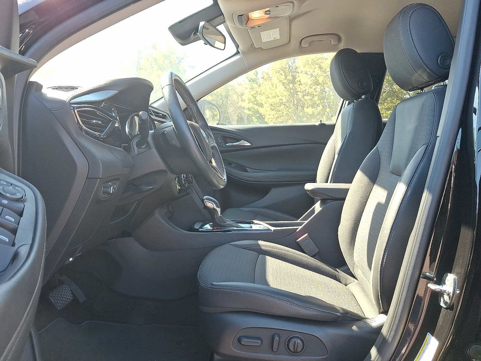 Used 2023 Buick Encore GX Select w/ Sport Touring Package image 15