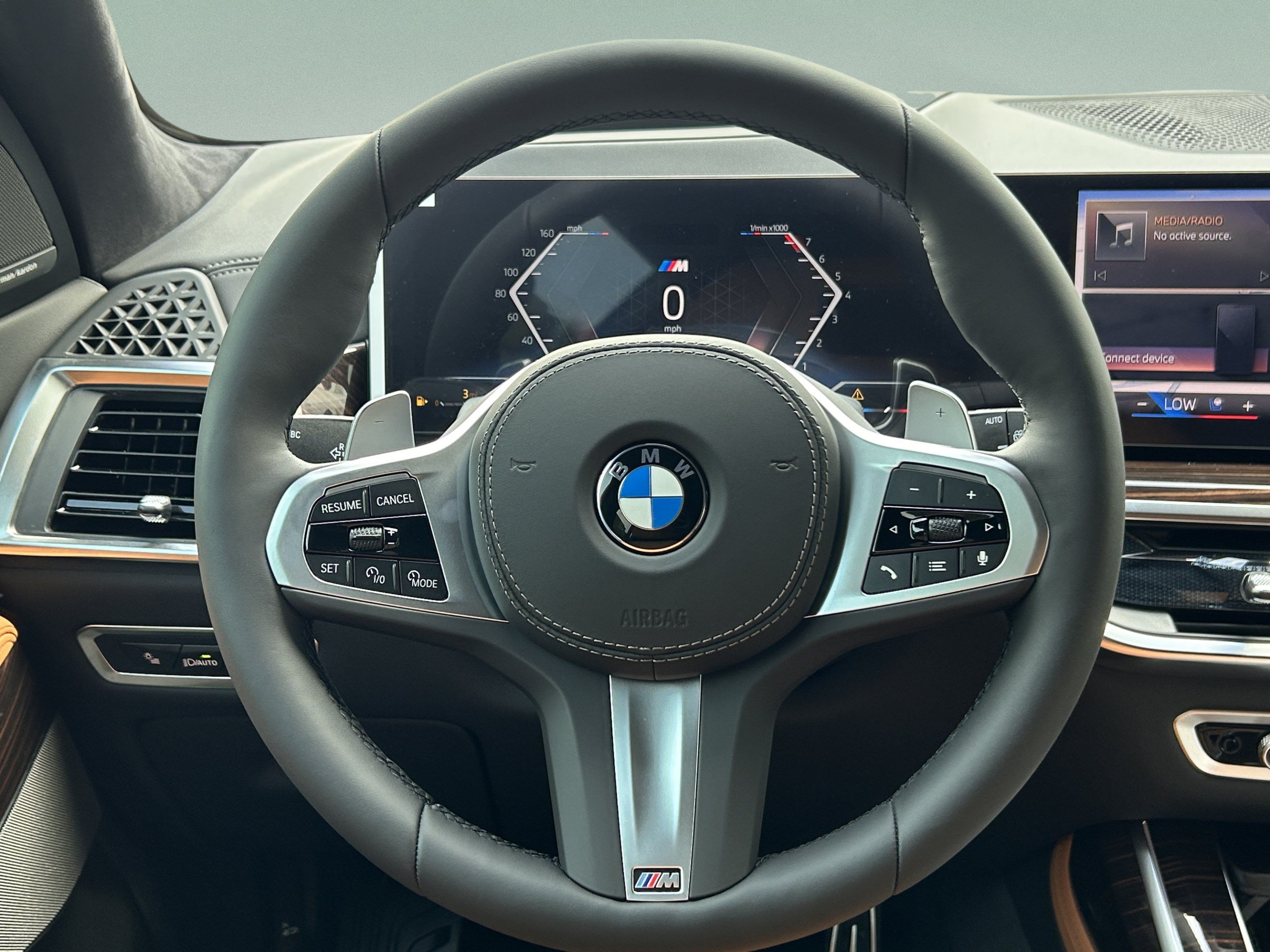 Used 2027 BMW X7 xDrive40i w/ M Sport Package AWD/4WD image 9