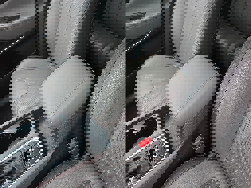 Used 2020 Hyundai Santa Fe Limited w/ Cargo Package image 22