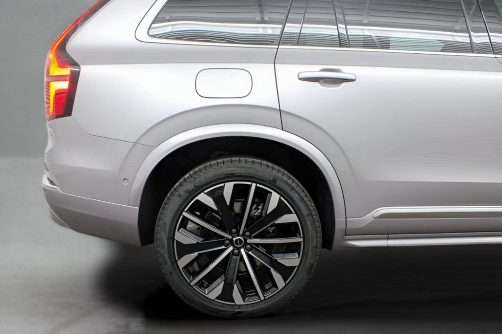 Certified 2026 Volvo XC90 B6 Plus w/ Protection Package Premier AWD/4WD image 34