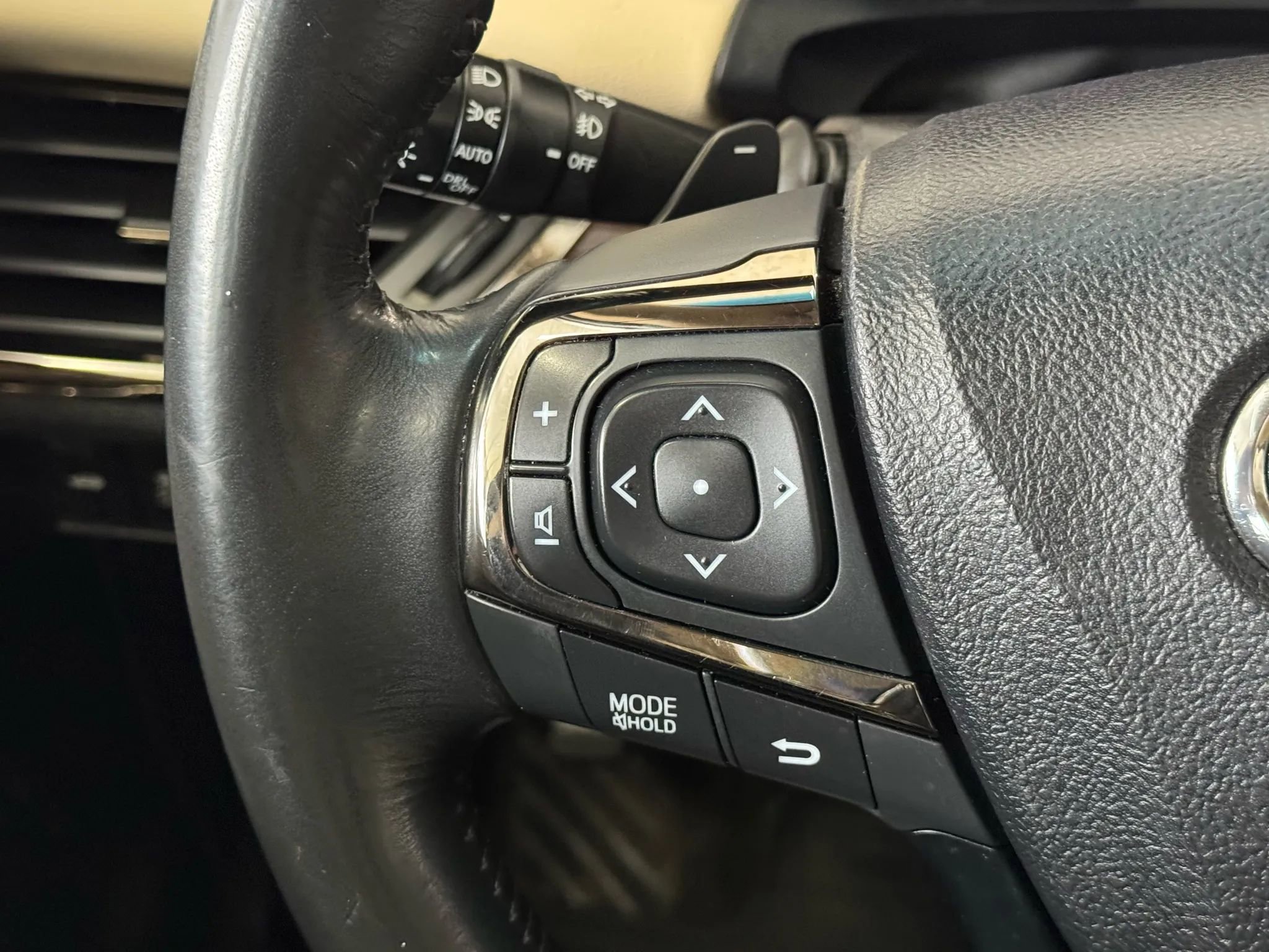 Used 2015 Toyota Avalon XLE image 11