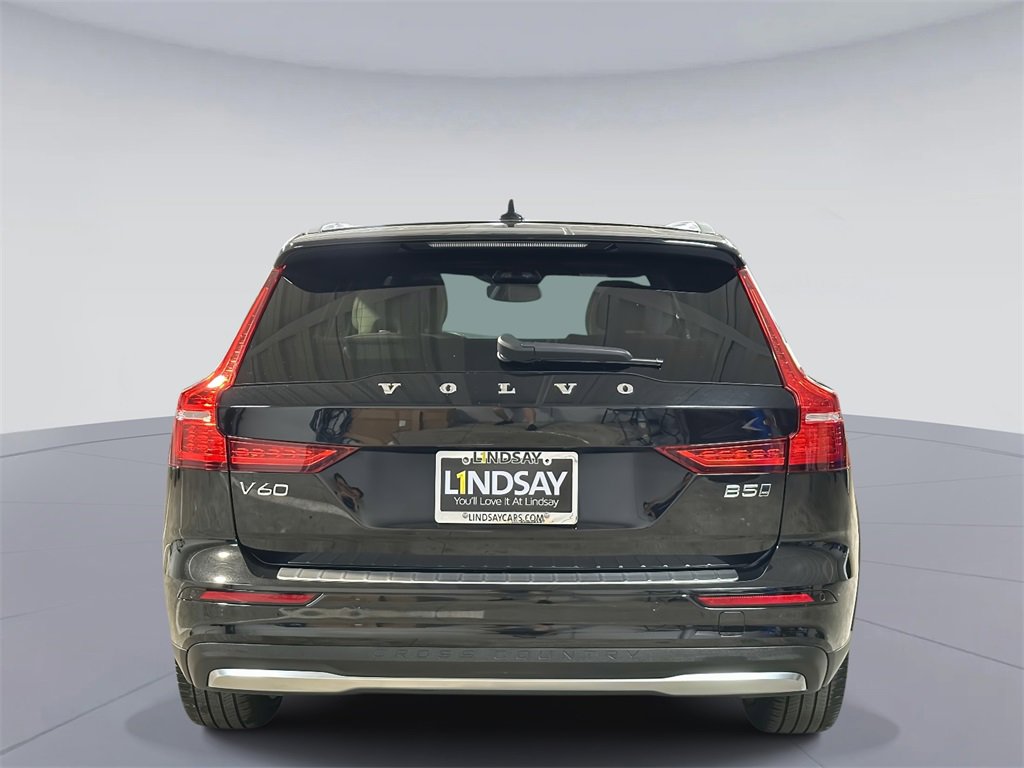 Used 2024 Volvo V60 B5 Cross Country Ultimate image 8