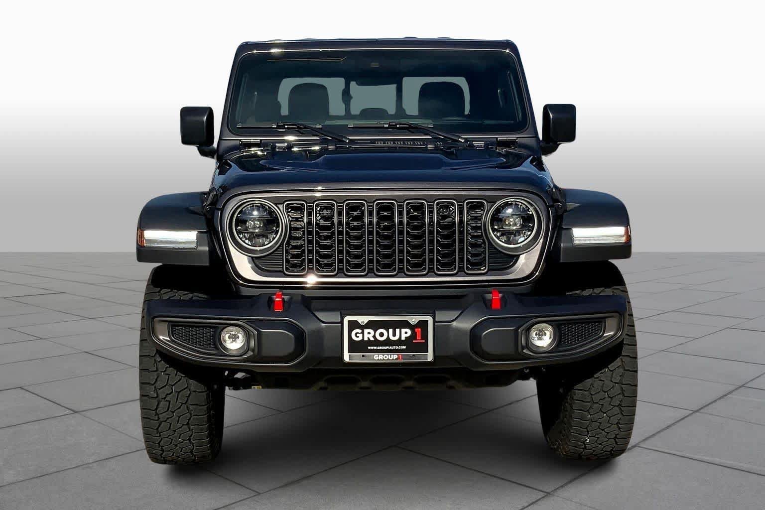 Used 2025 Jeep Gladiator Rubicon w/ Convenience Group AWD/4WD image 4
