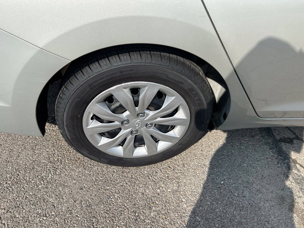 Used 2019 Hyundai Accent SE FWD image 4