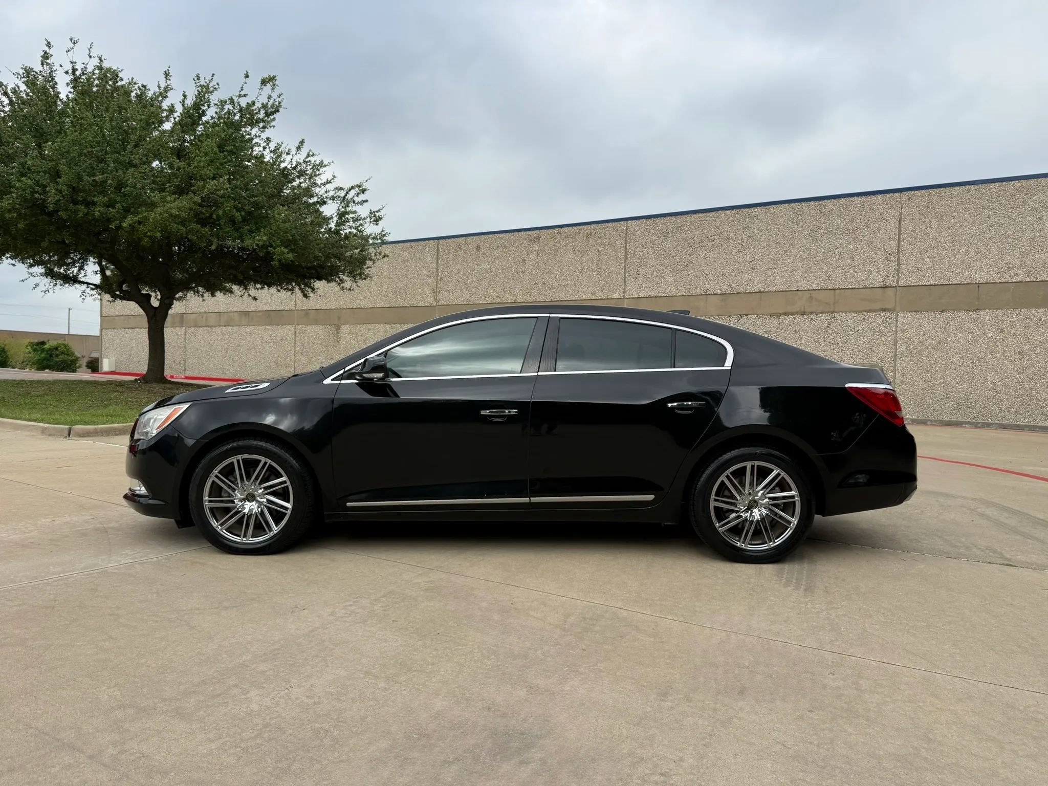 Used 2016 Buick LaCrosse Premium w/ Driver Confidence Package #1 FWD image 3