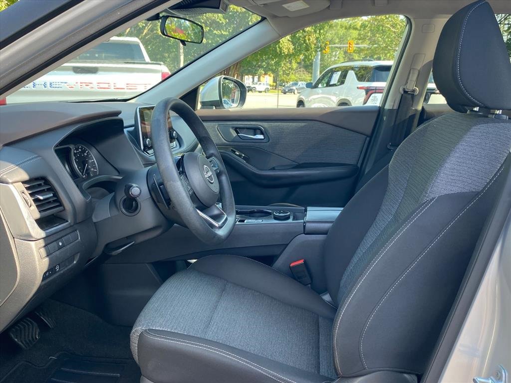 Used 2023 Nissan Rogue SV image 10