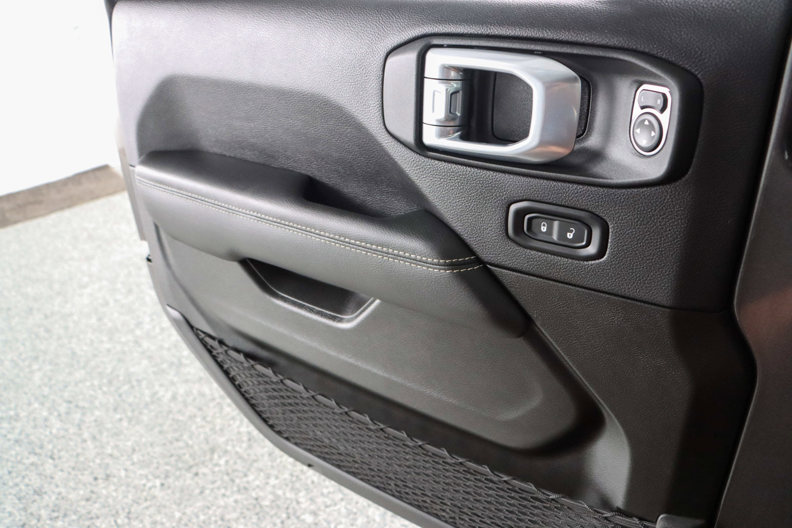 Used 2022 Jeep Wrangler Unlimited Sahara w/ Cold Weather Group image 23