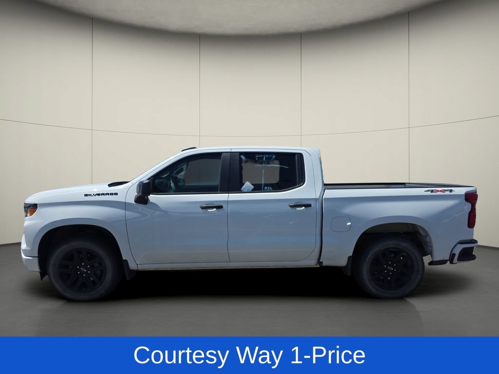 Used 2022 Chevrolet Silverado 1500 Custom w/ LPO, Dark Essentials Package AWD/4WD image 5
