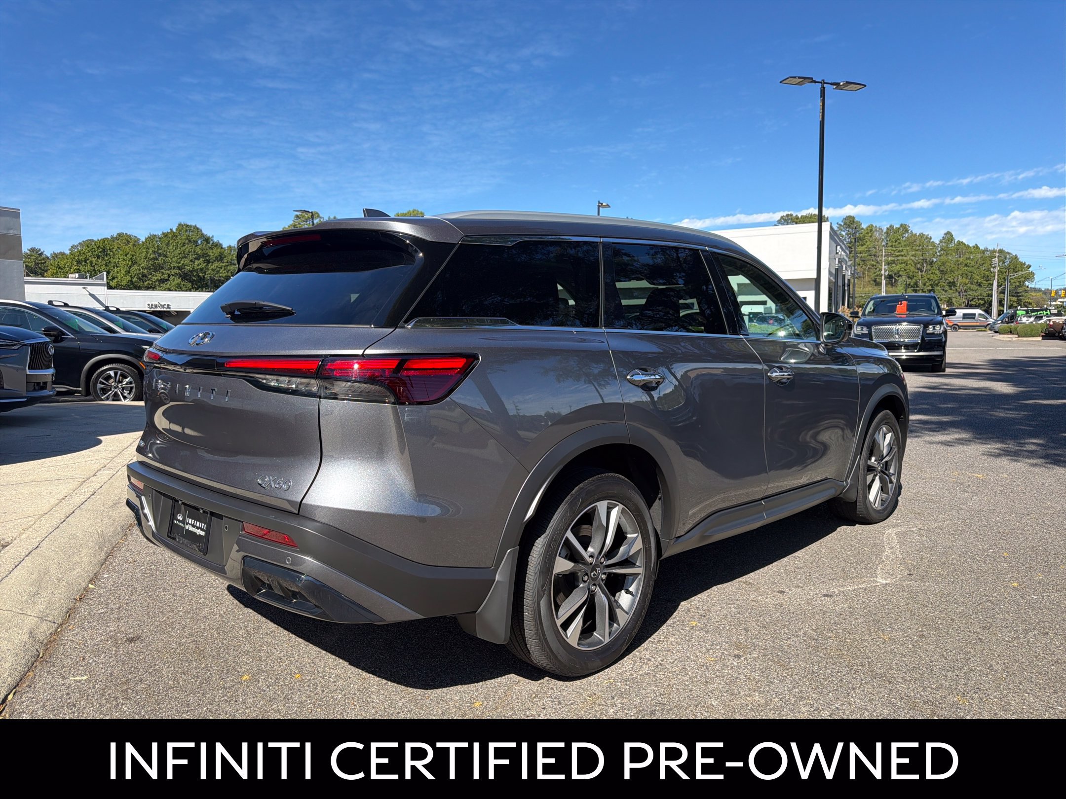 Certified 2025 INFINITI QX60 Luxe w/ Vision Package AWD/4WD image 12