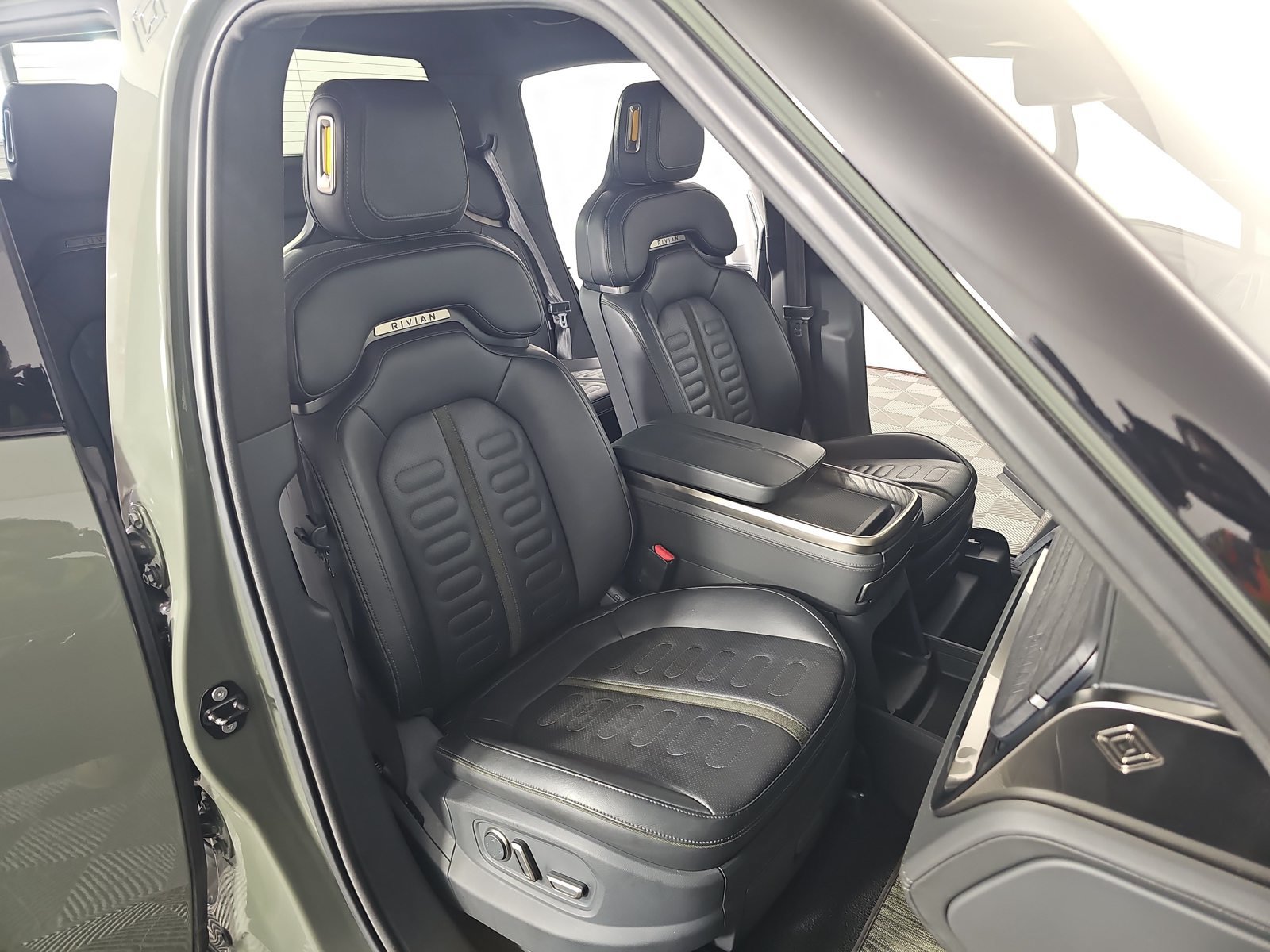 Used 2022 Rivian R1T Launch Edition AWD/4WD image 23