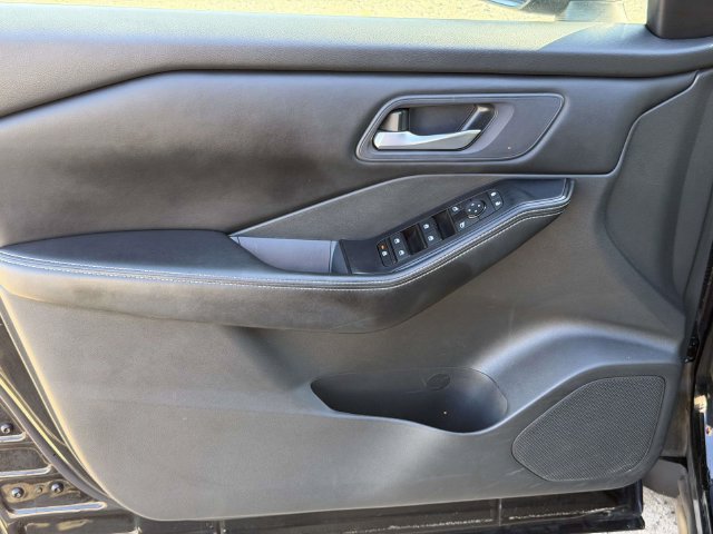 Used 2024 Nissan Rogue SV FWD image 17