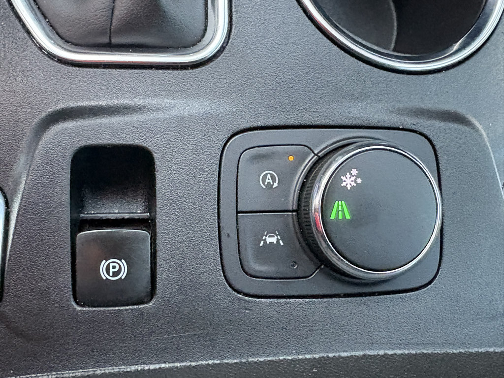 Used 2023 Chevrolet Traverse LT FWD image 24