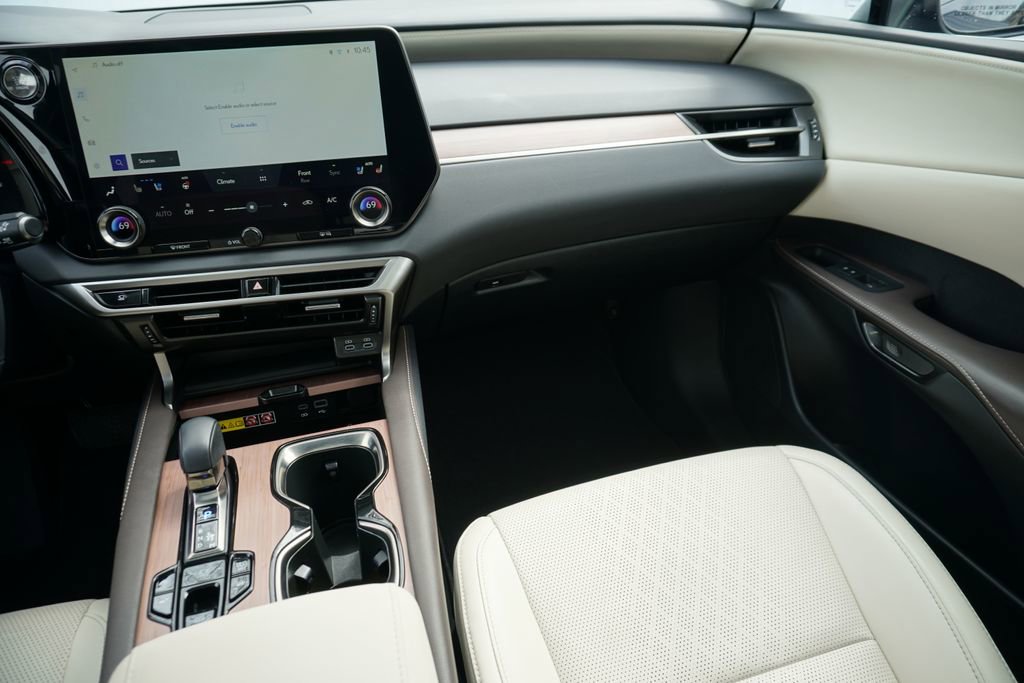 Used 2023 Lexus RX 350 Premium Plus w/ Accessory Package AWD/4WD image 31